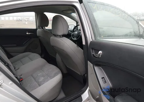 2015 Kia Forte Lx z USA, uszkodzony, nr VIN KNAFK4A6XF5437284